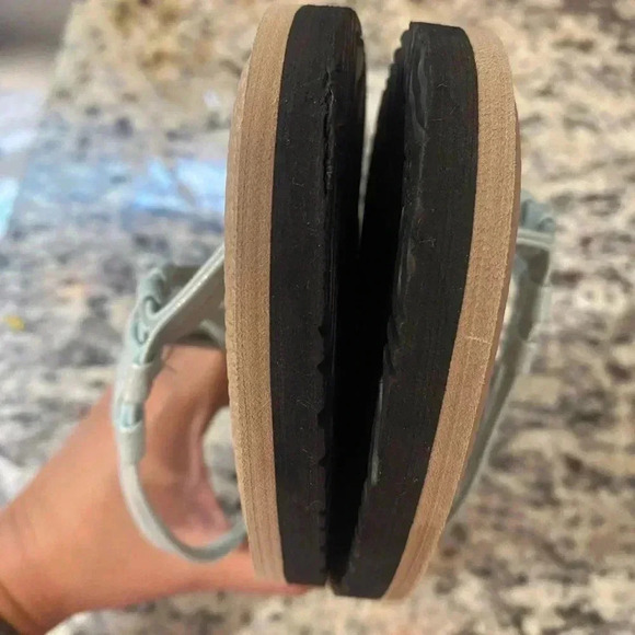 High Tide super “soft cross cross flip flop” sandal - Picture 8 of 8